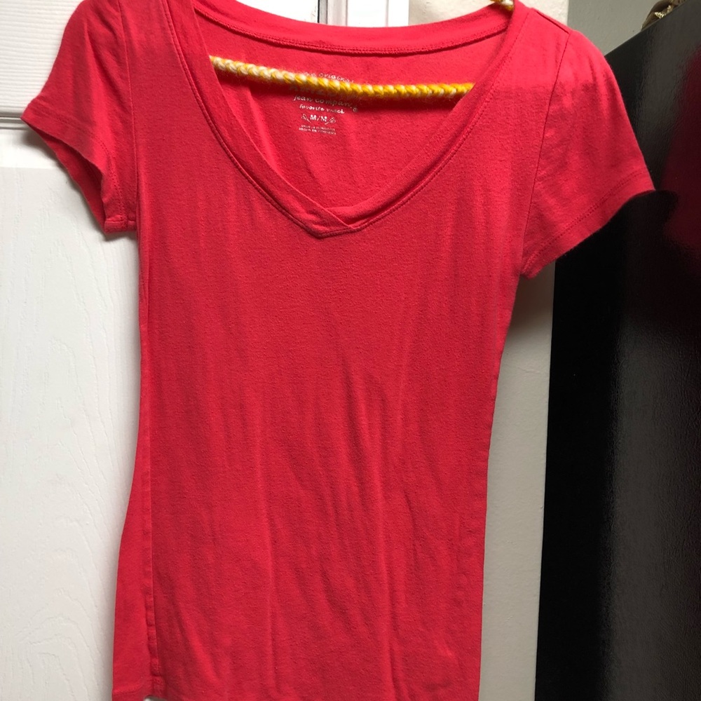 Dark pink V-neck tee shirt